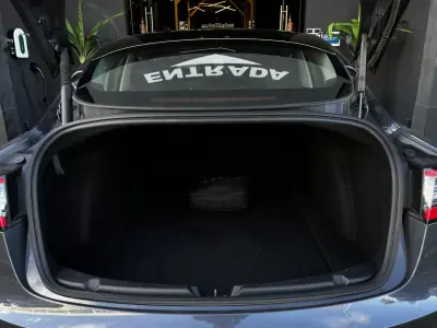 Tesla Model 3 2022 - 29990 EUR, 125900 km - AUTO.MOTO.pt - 125900km - foto 29 de 31