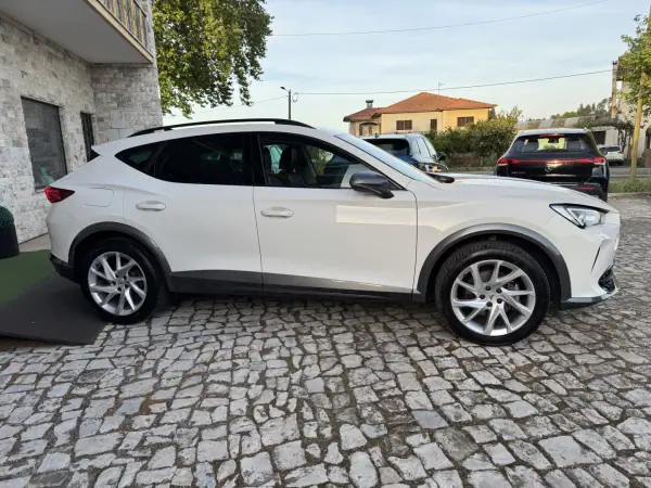 Cupra Formentor 2023 - 27500 EUR, 32000 km - AUTO.MOTO.pt - 32000km - foto 5 de 40
