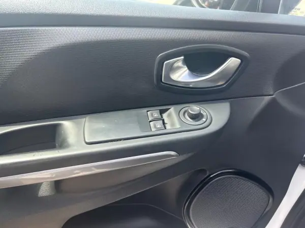Renault Clio 2016 - 9950 EUR, 187055 km - 187055km - foto 8 de 19
