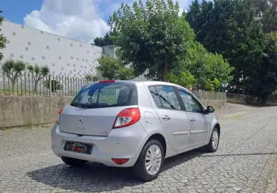 Renault Clio 2011 - 6500 EUR, 180000 km - AUTO.MOTO.pt - 180000km - foto 5 de 12