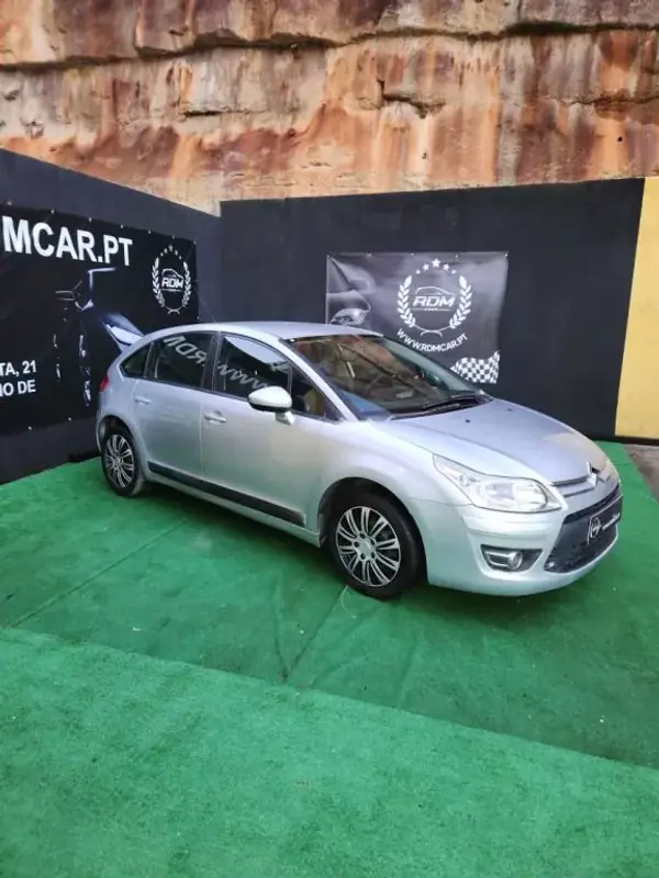 Citroën C4 2010 - 4990 EUR, 182000 km - AUTO.MOTO.pt - 182000km - foto 7 de 11