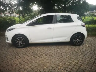 Renault Zoe 2020 - 13450 EUR, 110000 km - AUTO.MOTO.pt - 110000km - foto 4 de 16