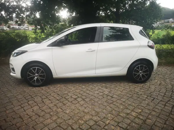 Renault Zoe 2020 - 13450 EUR, 110000 km - AUTO.MOTO.pt - 110000km - foto 4 de 16