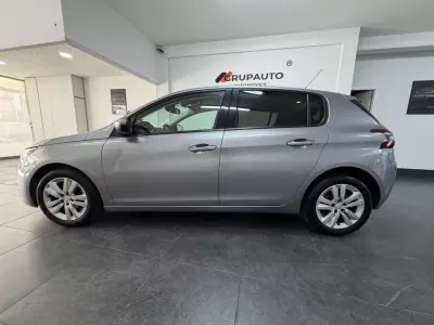 Peugeot 308 2017 - 10990 EUR, 131446 km - AUTO.MOTO.pt - 131446km - foto 3 de 21