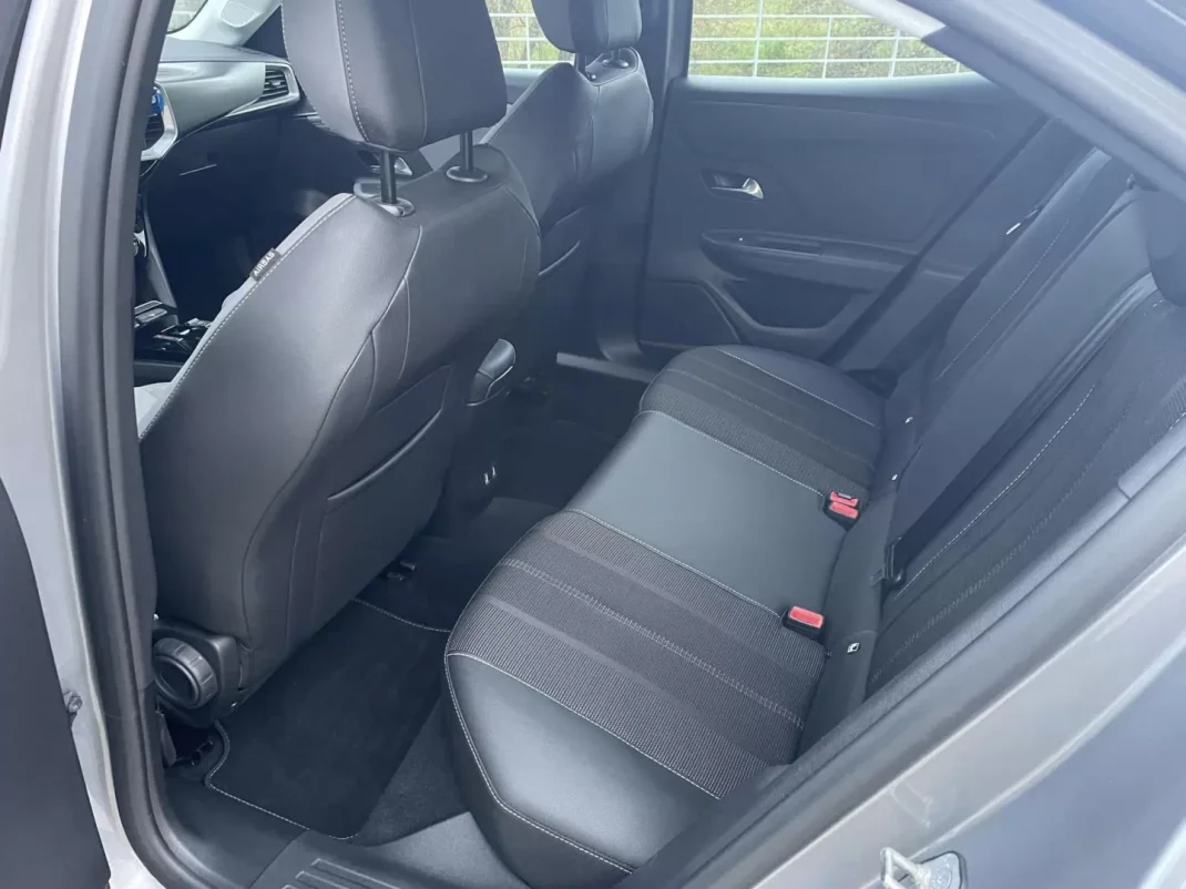 Opel Mokka-e 2022 - 24000 EUR, 28000 km - AUTO.MOTO.pt - 28000km - foto 11 de 11