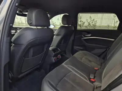 Audi e-tron 2020 - 29000 EUR, 133000 km - AUTO.MOTO.pt - 133000km - foto 11 de 23