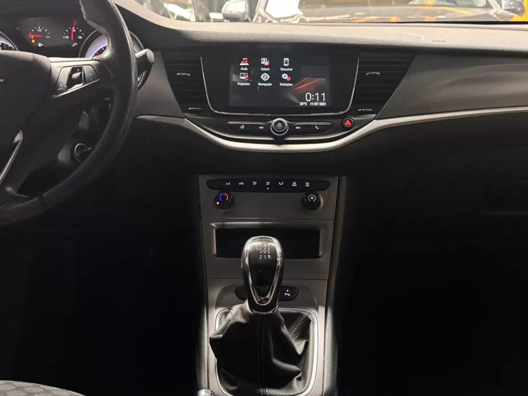 Opel Astra Sports Tourer 2021 - 13990 EUR, 152200 km - AUTO.MOTO.pt - 152200km - foto 18 de 34