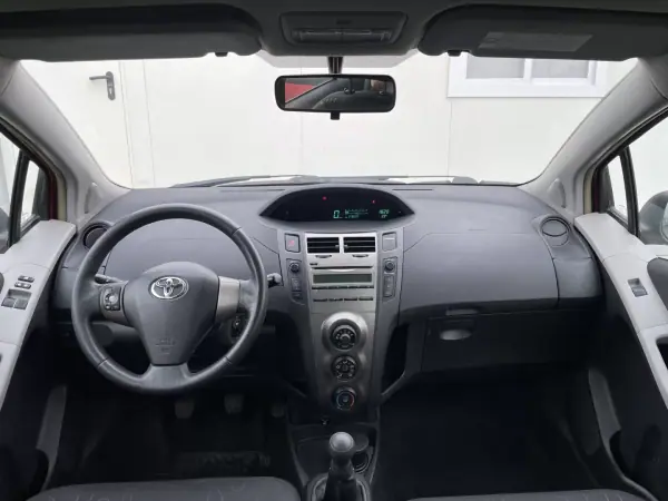 Toyota Yaris 2010 - 5990 EUR, 218000 km - AUTO.MOTO.pt - 218000km - foto 5 de 29