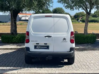 Citroën Berlingo 2020 - 10750 EUR, 156000 km - AUTO.MOTO.pt - 156000km - foto 8 de 32