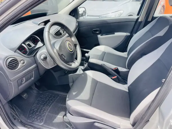 Renault Clio 2008 - 6950 EUR, 171590 km - AUTO.MOTO.pt - 171590km - foto 8 de 12