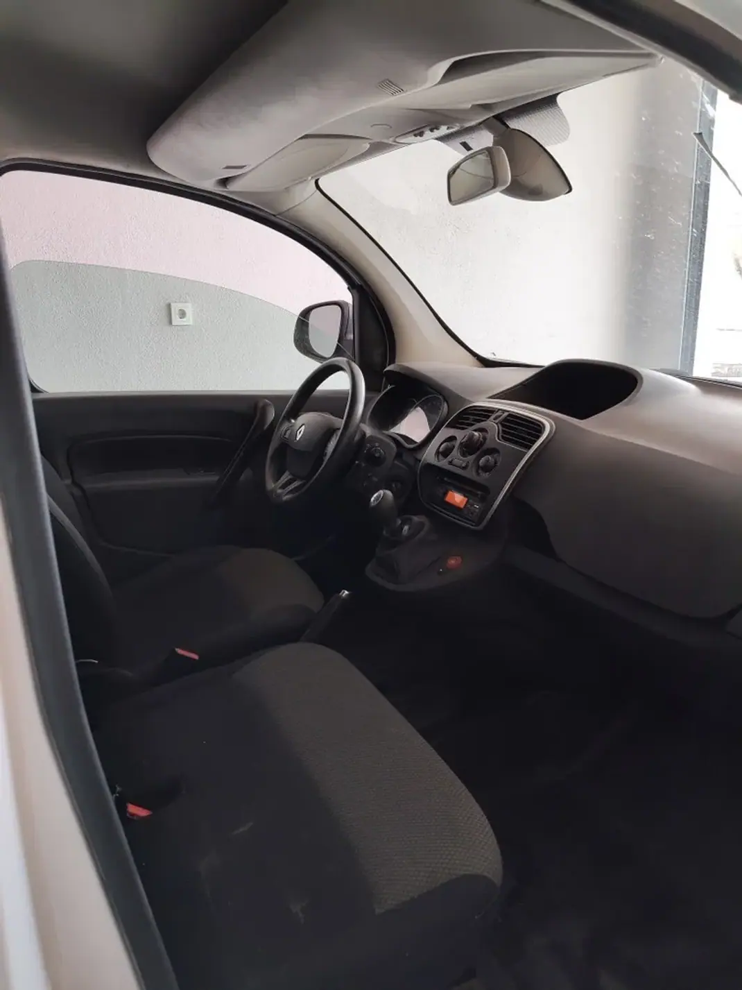 Renault Kangoo 2021 - 9350 EUR, 178000 km - 178000km - foto 3 de 6
