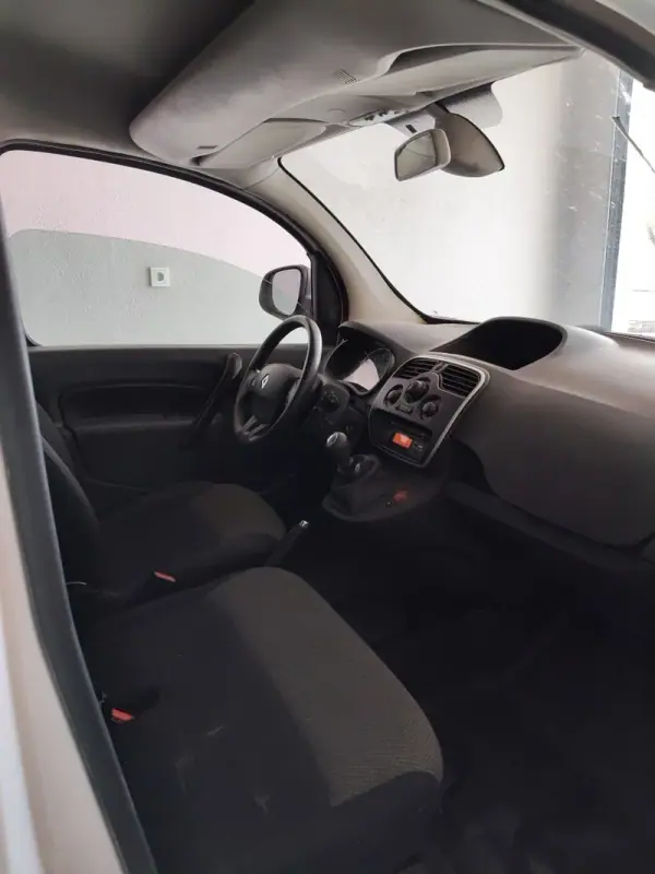 Renault Kangoo 2021 - 9350 EUR, 178000 km - AUTO.MOTO.pt - 178000km - foto 3 de 6