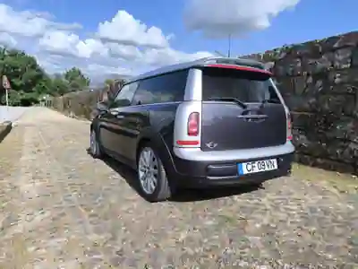 MINI Clubman 2013 - 9000 EUR, 185000 km - AUTO.MOTO.pt - 185000km - foto 6 de 12