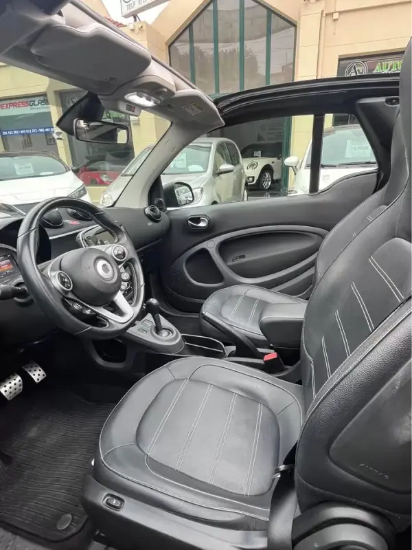 Smart Fortwo Cabrio 2016 - 14750 EUR, 50604 km - AUTO.MOTO.pt - 50604km - foto 4 de 7