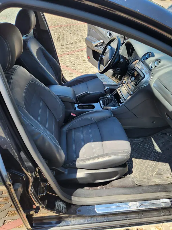 Ford Mondeo SW 2009 - 6900 EUR, 155100 km - AUTO.MOTO.pt - 155100km - foto 8 de 15