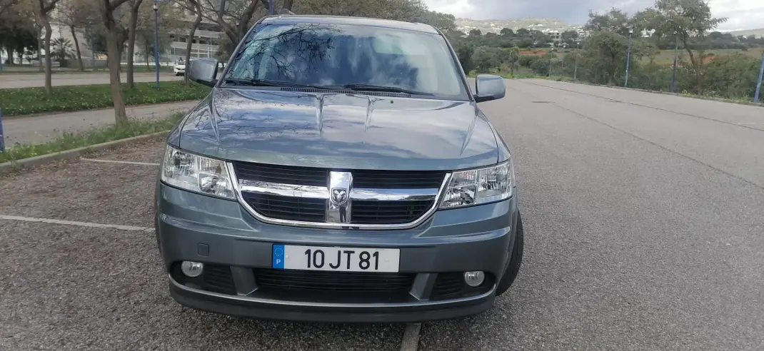 Dodge Journey 2010 - 7900 EUR, 173020 km - AUTO.MOTO.pt - 173020km - foto 1 de 17