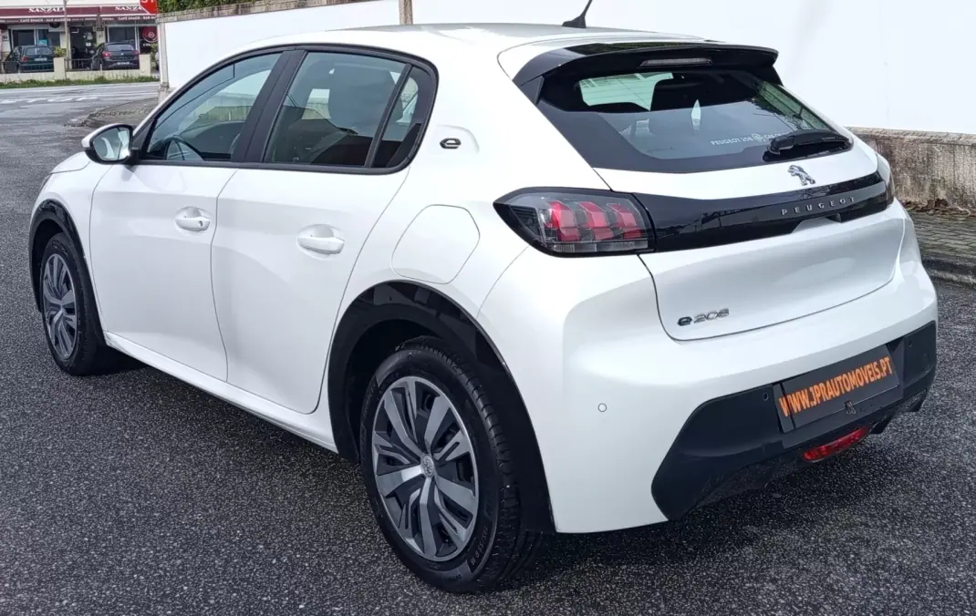 Peugeot e-208 2021 - 14490 EUR, 57700 km - AUTO.MOTO.pt - 57700km - foto 7 de 17