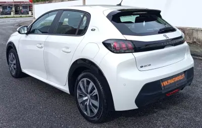 Peugeot e-208 2021 - 14490 EUR, 57700 km - AUTO.MOTO.pt - 57700km - foto 7 de 17