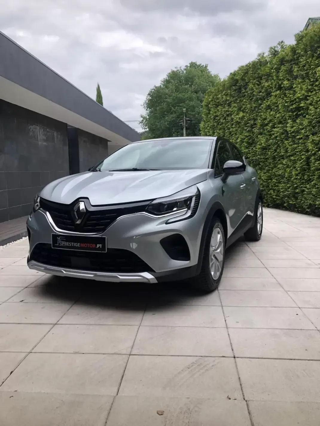 Renault Captur 2023 - 16900 EUR, 51000 km - AUTO.MOTO.pt - 51000km - foto 1 de 31