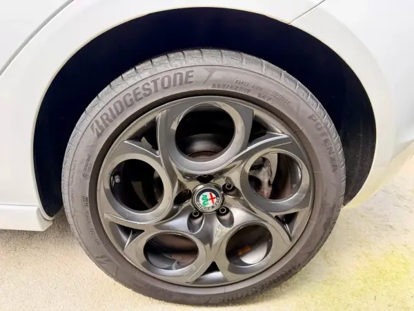 Alfa Romeo Giulietta 2017 - 18490 EUR, 122207 km - AUTO.MOTO.pt - 122207km - foto 21 de 21