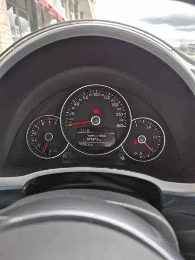 Volkswagen New Beetle 2013 - 13950 EUR, 142000 km - AUTO.MOTO.pt - 142000km - foto 9 de 34