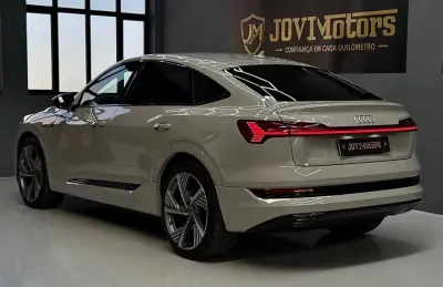 Audi Q8 e-Tron Sportback 2021 - 33950 EUR, 159218 km - AUTO.MOTO.pt - 159218km - foto 5 de 28