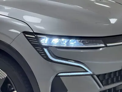 Renault Mégane E-Tech 2022 - 23890 EUR, 69000 km - AUTO.MOTO.pt - 69000km - foto 11 de 28