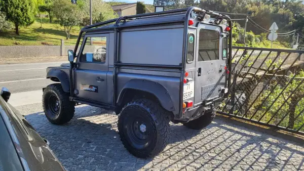 Land Rover Defender 2001 - 35000 EUR, 81787 km - AUTO.MOTO.pt - 81787km - foto 13 de 57