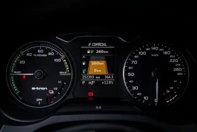 Audi A3 Sportback 2015 - 13490 EUR, 252393 km - AUTO.MOTO.pt - 252393km - foto 14 de 34