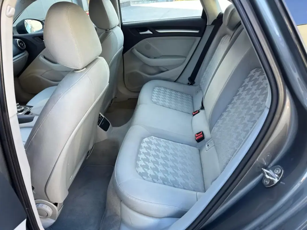 Audi A3 Limousine 2015 - 15900 EUR, 238805 km - AUTO.MOTO.pt - 238805km - foto 16 de 18