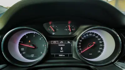 Opel Insignia Grand Sport 2019 - 14950 EUR, 70795 km - AUTO.MOTO.pt - 70795km - foto 35 de 36