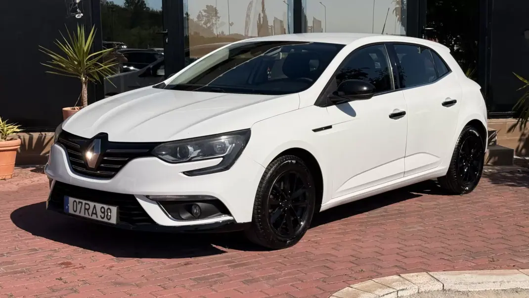 Renault Mégane 2016 - 8990 EUR, 208000 km - AUTO.MOTO.pt - 208000km - foto 9 de 27