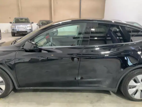 Tesla Model Y 2024 - 33990 EUR, 78253 km - 78253km - foto 10 de 17