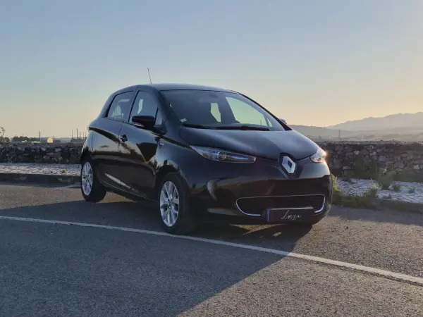 Renault Zoe 2019 - 12990 EUR, 86924 km - AUTO.MOTO.pt - 86924km - foto 3 de 29
