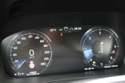 Volvo XC 60 2020 - 33990 EUR, 168000 km - AUTO.MOTO.pt - 168000km - foto 27 de 37