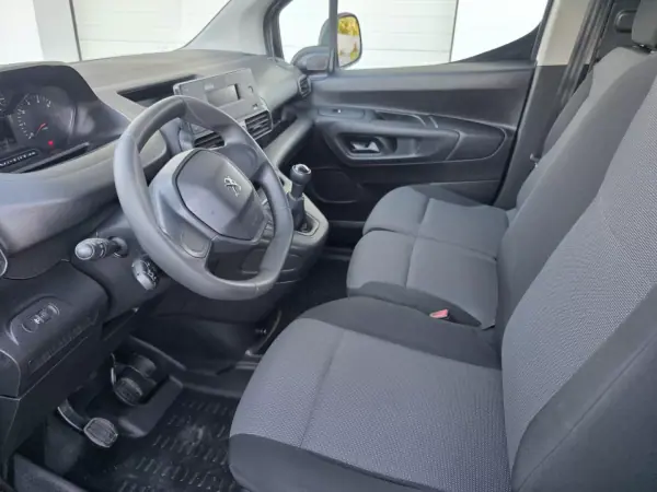 Peugeot Partner 2019 - 13990 EUR, 73560 km - AUTO.MOTO.pt - 73560km - foto 42 de 52