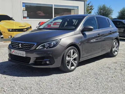 Peugeot 308 2018 - 13200 EUR, 61900 km - 61900km - foto 1 de 37