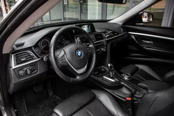 BMW 318 Gran Turismo 2019 - 21900 EUR, 233336 km - 233336km - foto 21 de 36