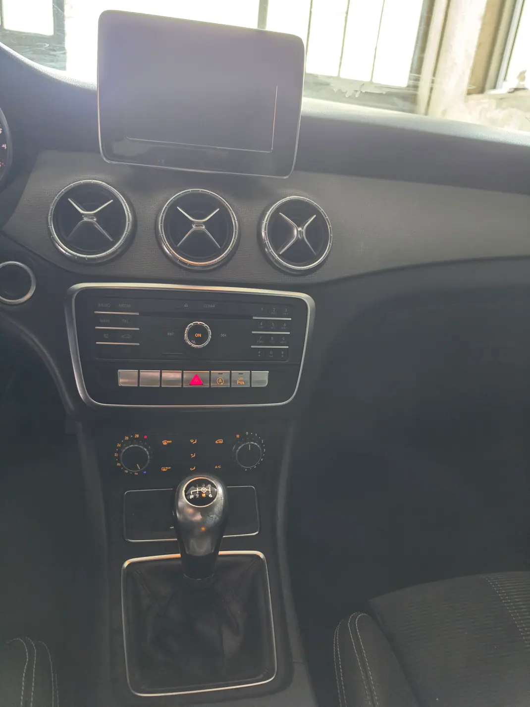 Mercedes-Benz CLA 180 2017 - 17990 EUR, 161000 km - AUTO.MOTO.pt - 161000km - foto 9 de 14