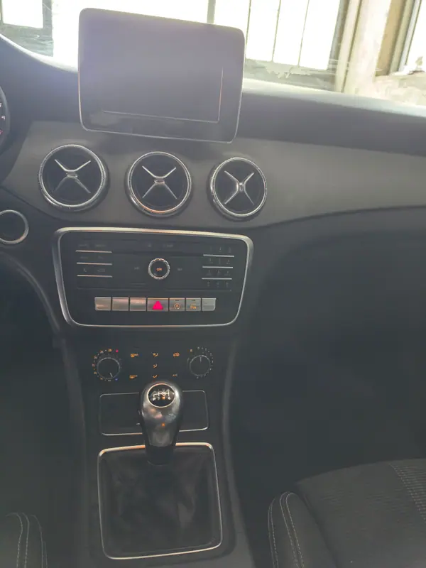 Mercedes-Benz CLA 180 2017 - 17990 EUR, 161000 km - AUTO.MOTO.pt - 161000km - foto 9 de 14