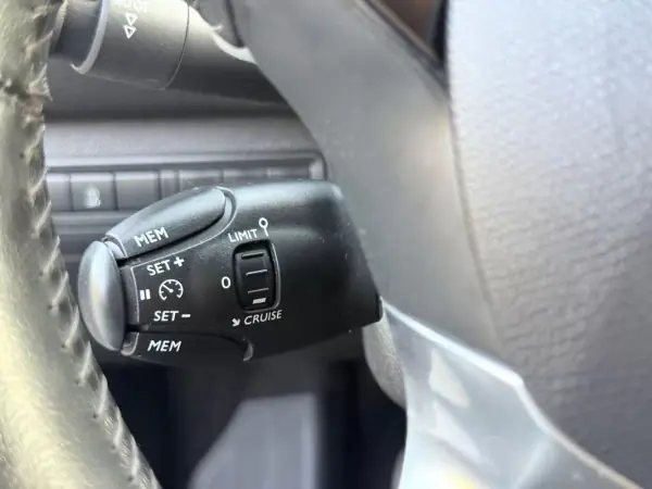 Peugeot 308 SW 2020 - 12900 EUR, 135154 km - AUTO.MOTO.pt - 135154km - foto 21 de 44