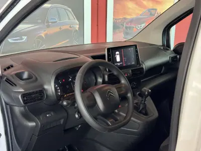 Citroën BERLINGO 1.5 BlueHDi 100 S&S Club M 2022 - 15990 EUR, 92798 km - AUTO.MOTO.pt - 92798km - foto 17 de 19