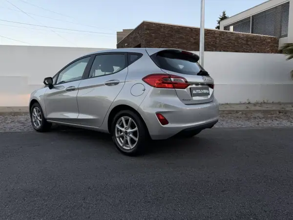Ford Fiesta 2018 - 10500 EUR, 138071 km - AUTO.MOTO.pt - 138071km - foto 5 de 21
