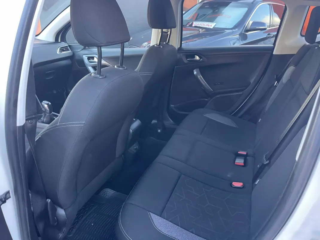 Peugeot 2008 2017 - 11950 EUR, 161968 km - AUTO.MOTO.pt - 161968km - foto 9 de 12