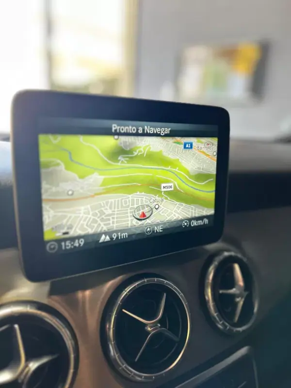 Mercedes-Benz CLA 220 2017 - 22500 EUR, 209000 km - AUTO.MOTO.pt - 209000km - foto 25 de 32