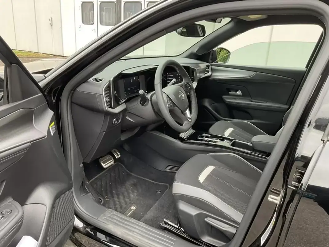 Opel Mokka-e 2024 - 24450 EUR, 12200 km - 12200km - foto 9 de 15