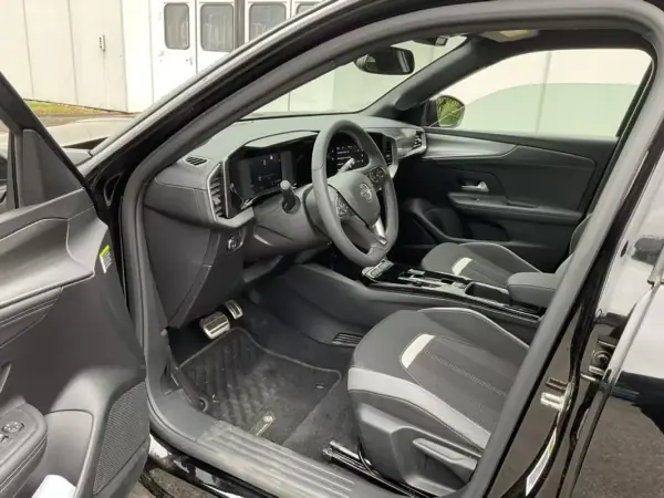 Opel Mokka-e 2024 - 24450 EUR, 12200 km - AUTO.MOTO.pt - 12200km - foto 9 de 15