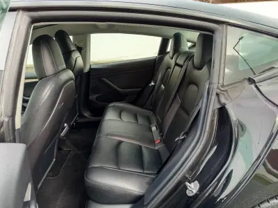 Tesla Model 3 2022 - 25990 EUR, 105900 km - AUTO.MOTO.pt - 105900km - foto 11 de 16