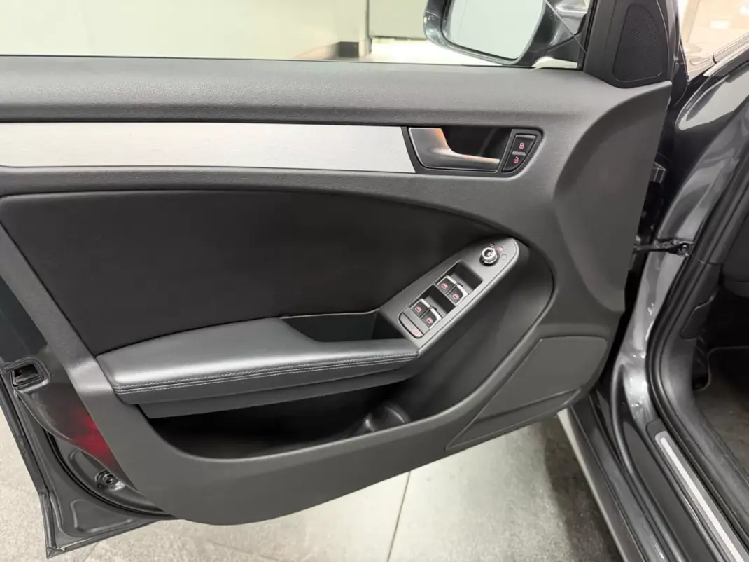 Audi A4 Avant 2015 - 17990 EUR, 191000 km - AUTO.MOTO.pt - 191000km - foto 15 de 26