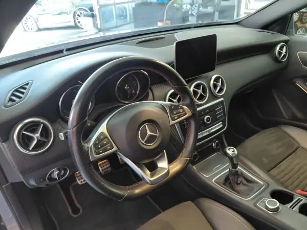 Mercedes-Benz A 180 2018 - 16900 EUR, 212000 km - AUTO.MOTO.pt - 212000km - foto 11 de 21
